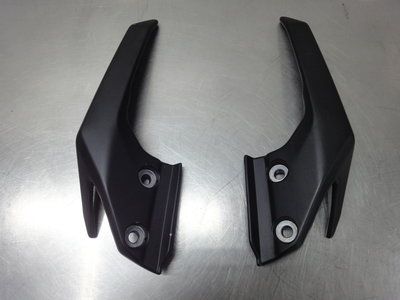 Yamaha MT-03 handgrepen voor duopassagier